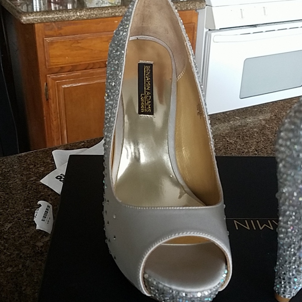 Shoes - Picture 2 of 4